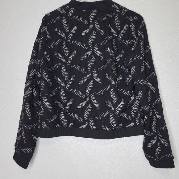 BKE Boutique Leaf Bomber Jacket Women's Size Medium - Picture 9 of 12